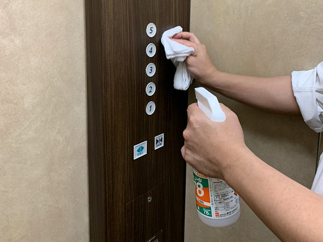 エレベーターのボタン清掃